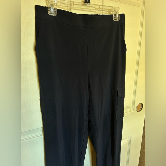 Banana Republic NWT navy pants with ankle button detail - Picture 2 of 6